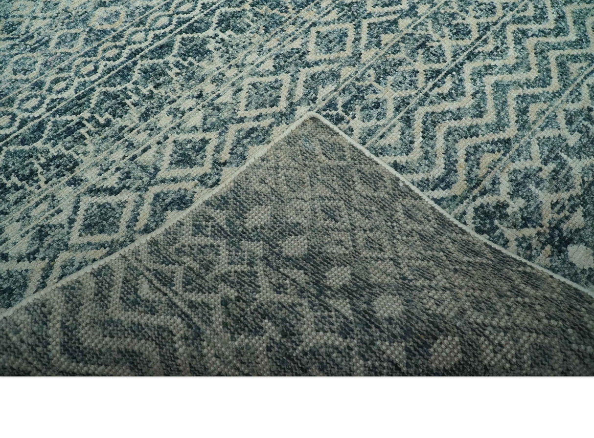 Teal and Ivory 5.6x8.6 Southwestern Tribal Trellis Recycled Art Silk Area Rug