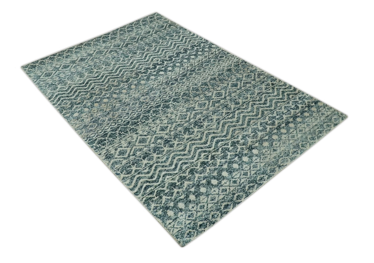 Teal and Ivory 5.6x8.6 Southwestern Tribal Trellis Recycled Art Silk Area Rug