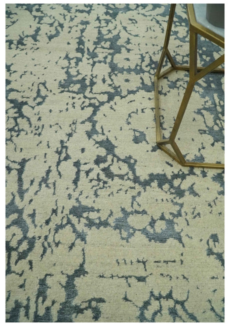 Traditional Design Charcoal and Beige 6x9 Hand Knotted wool area rug
