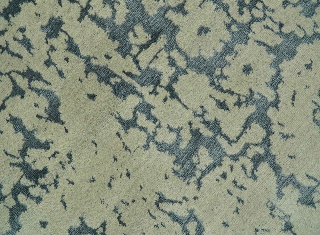 Traditional Design Charcoal and Beige 6x9 Hand Knotted wool area rug
