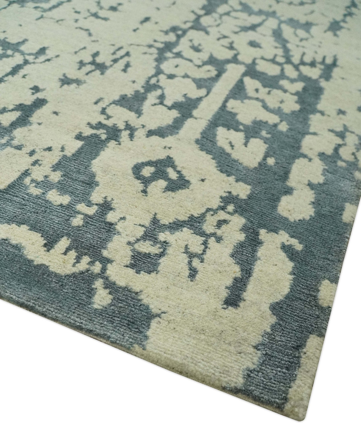 Traditional Design Charcoal and Beige 6x9 Hand Knotted wool area rug