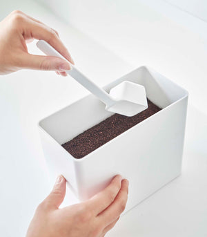 Vacuum-Sealing Coffee Storage