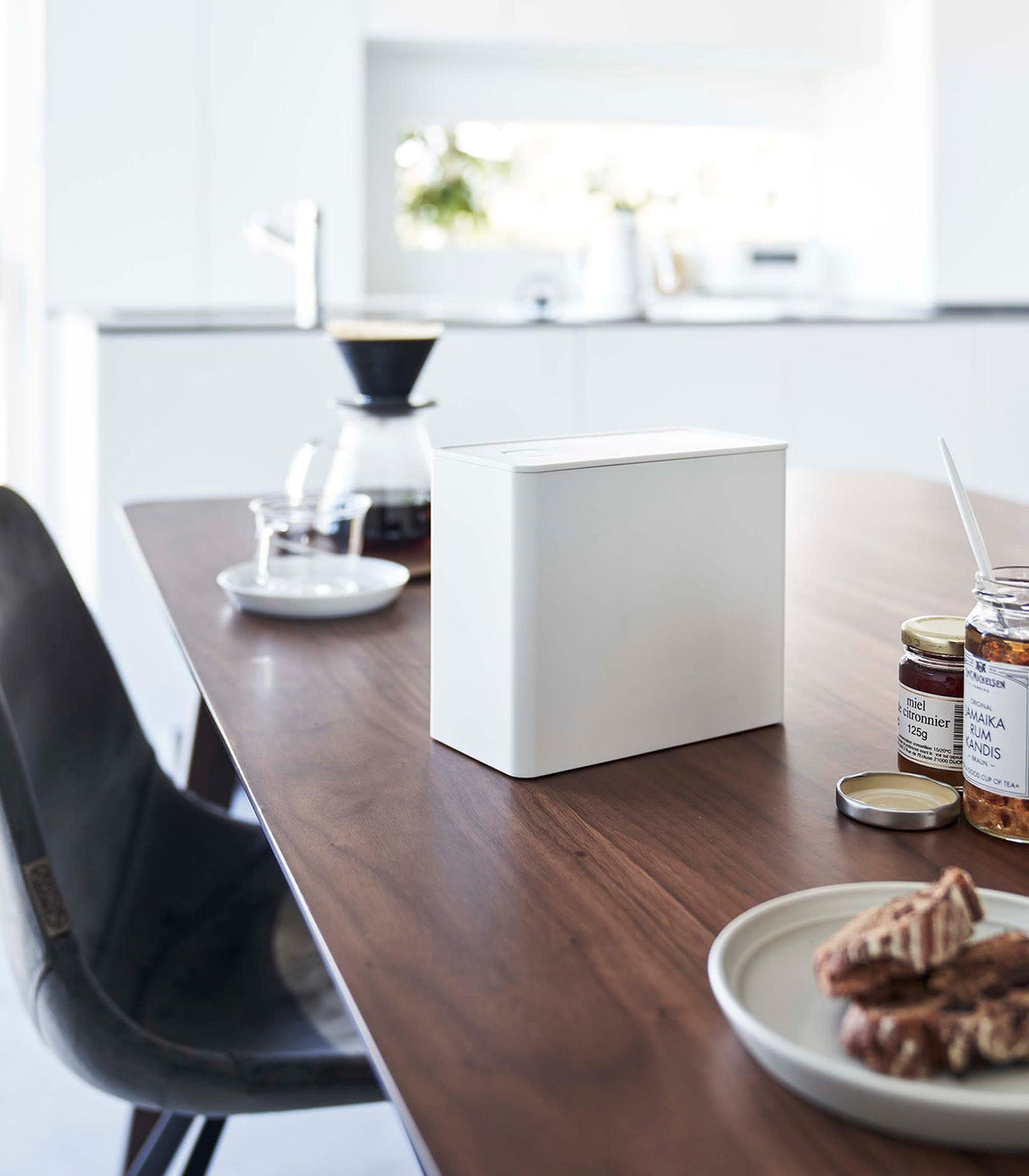 Vacuum-Sealing Coffee Storage